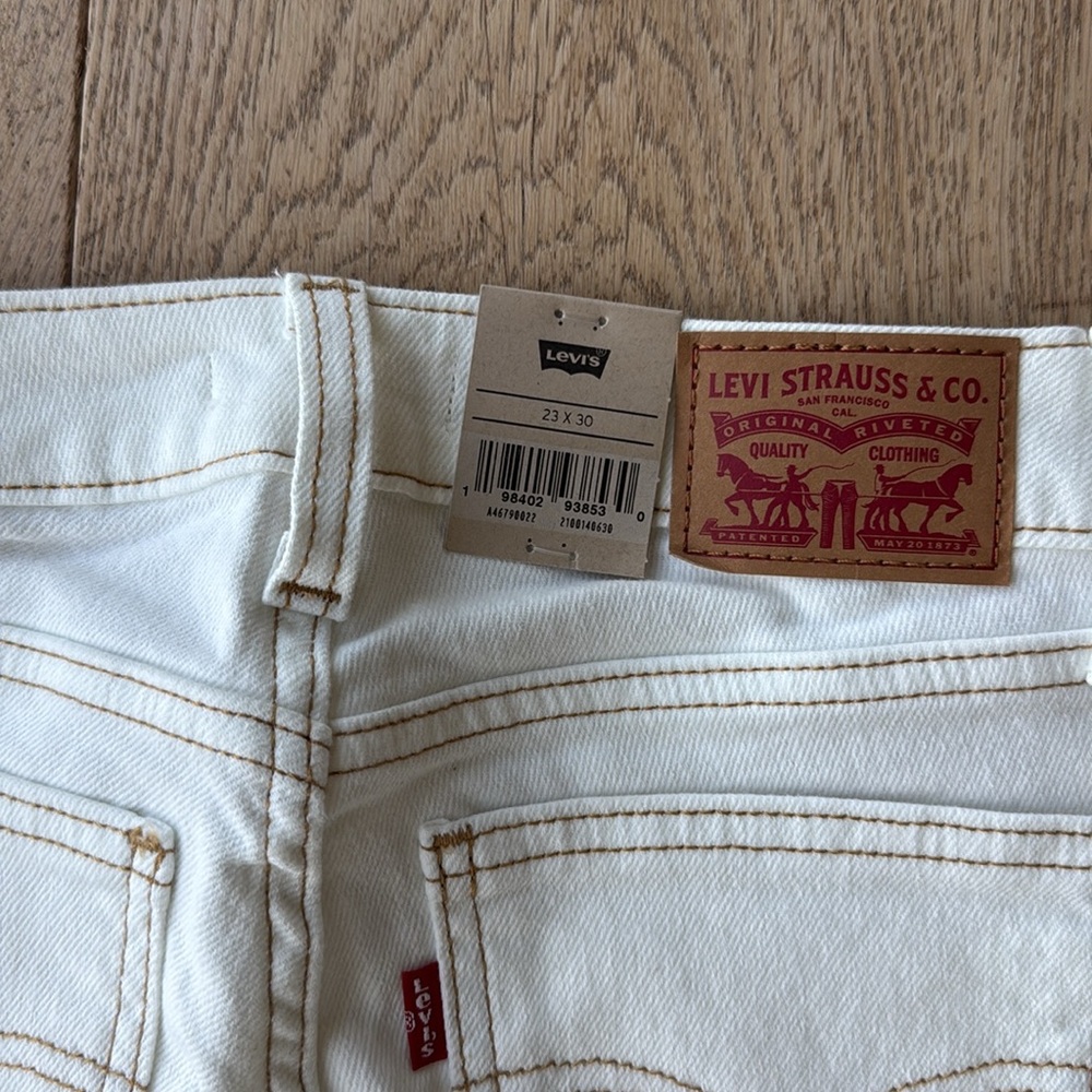 NWT SUPER LOW BOOT CUT LEVI’S - Picture 5 of 6